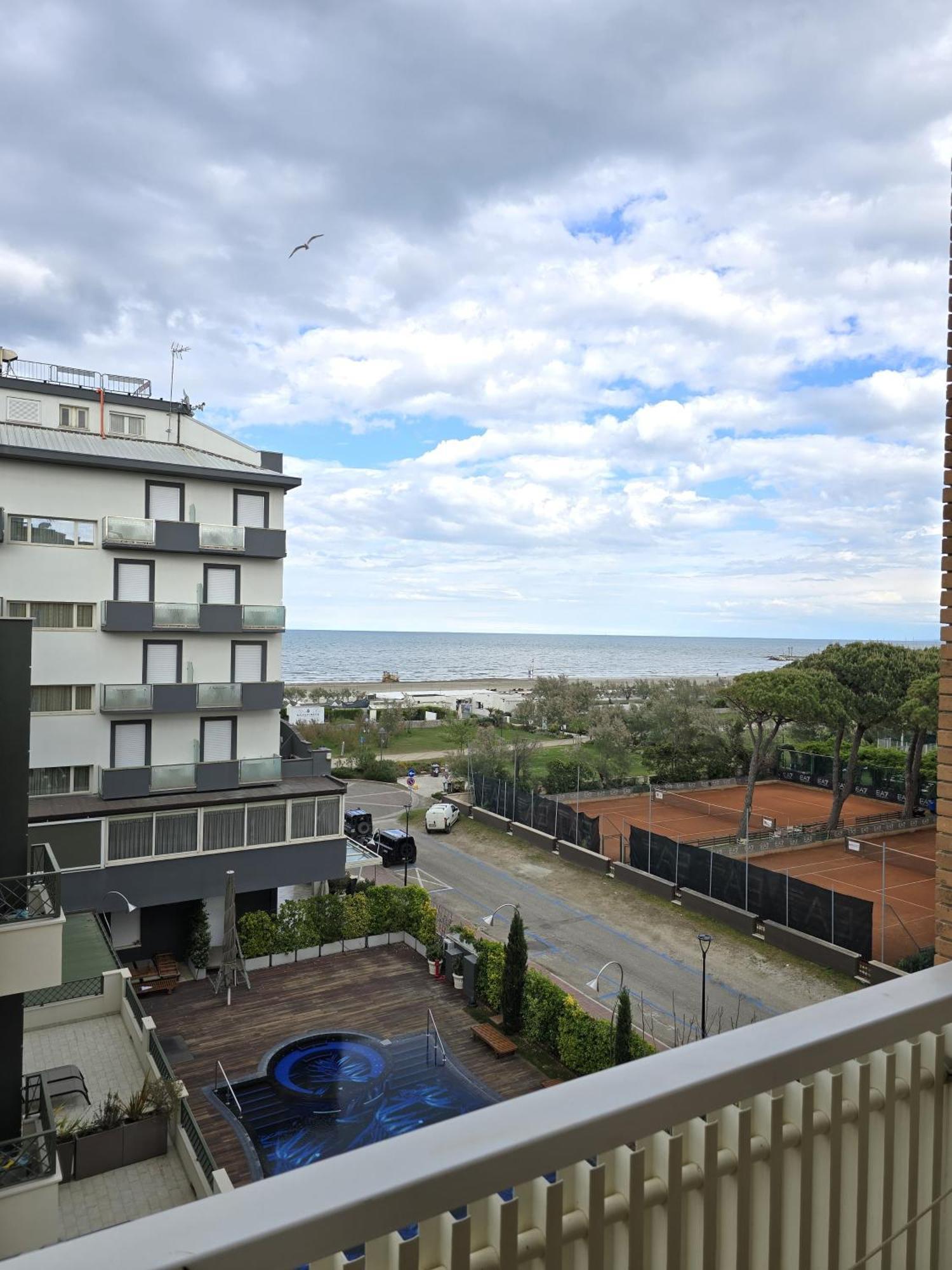 Hotel Helios Beach Milano Marittima Dış mekan fotoğraf